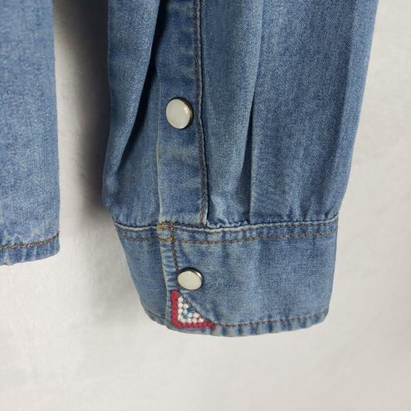 The Territory Ahead Chambray Denim Shirt Women M Highland Embroidered Pearl Snap - Picture 6 of 9